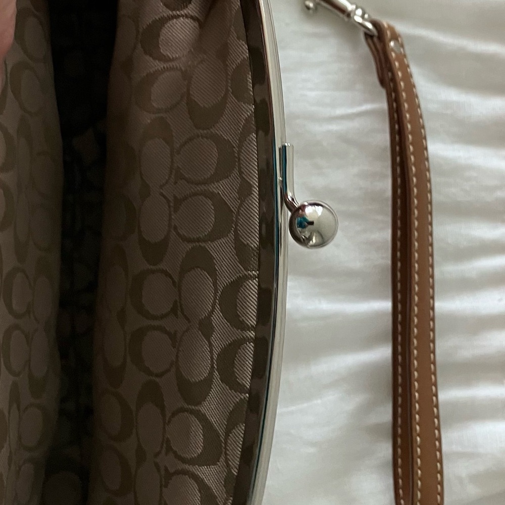VTG Coach Kisslock Clutch Wristlet Glove Tanned Brown Leather Like New One Owner - Picture 3 of 3